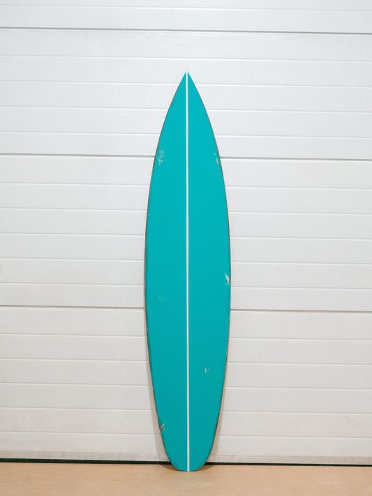 Vintage turquoise green wooden surfboard wall art with rustic handmade finish, perfect as coastal home decor, nautical wall accent, or beach house decoration. This decorative wooden surfboard is a retro-style wall hanging that brings tropical surf vibes to any living room, patio, or surf shack. A unique gift for surfers, ocean lovers, or coastal interior design enthusiasts, adding charm and style to indoor and outdoor spaces.