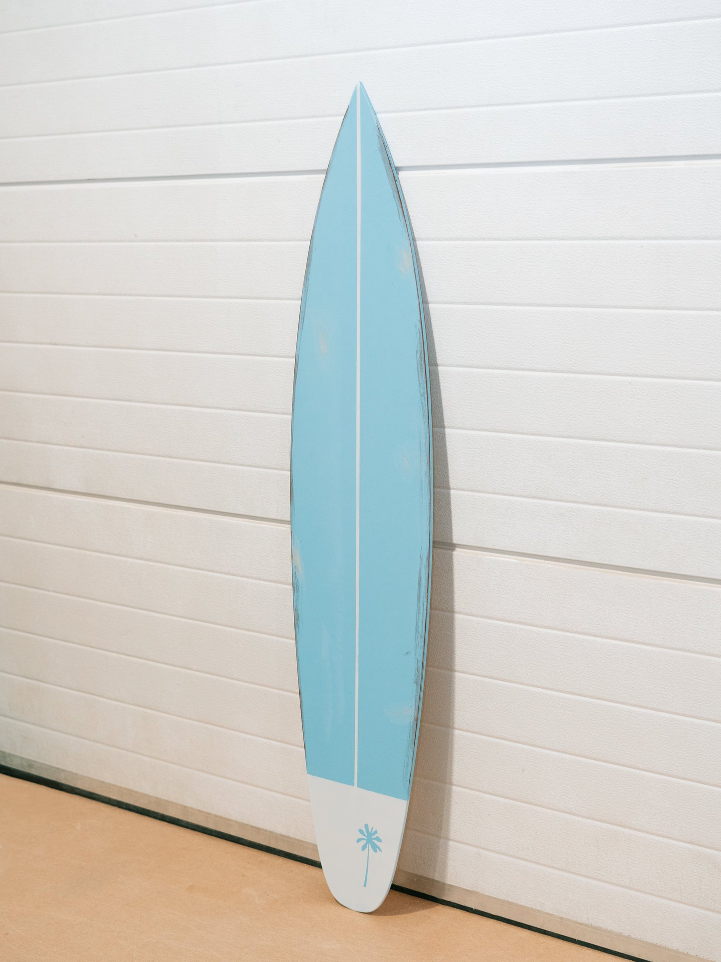 decoración surf vintage
arte mural de tabla
decoración casa de playa
tabla de surf rústica
accesorio costero