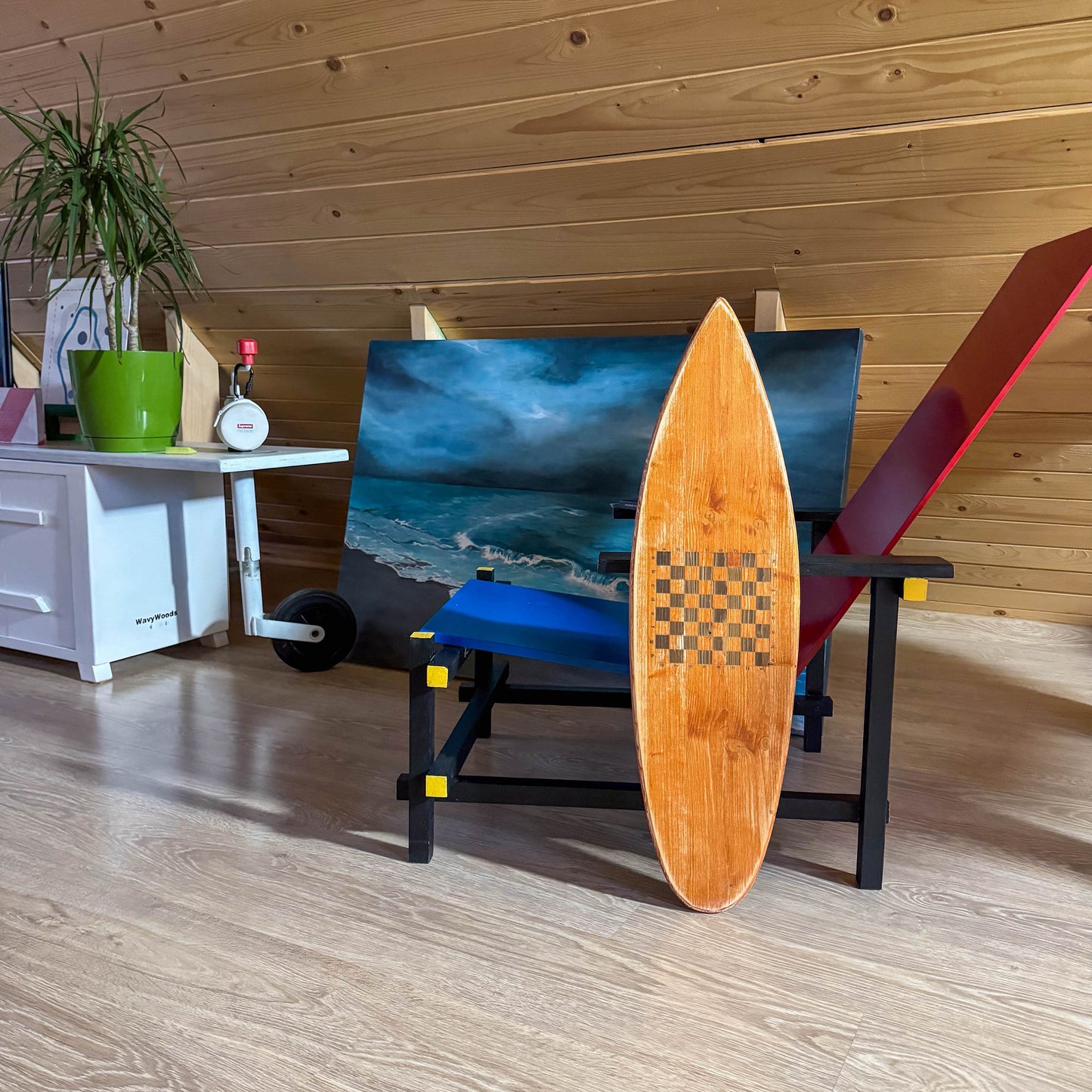 Schachbrett aus Holz im Surf-Stil