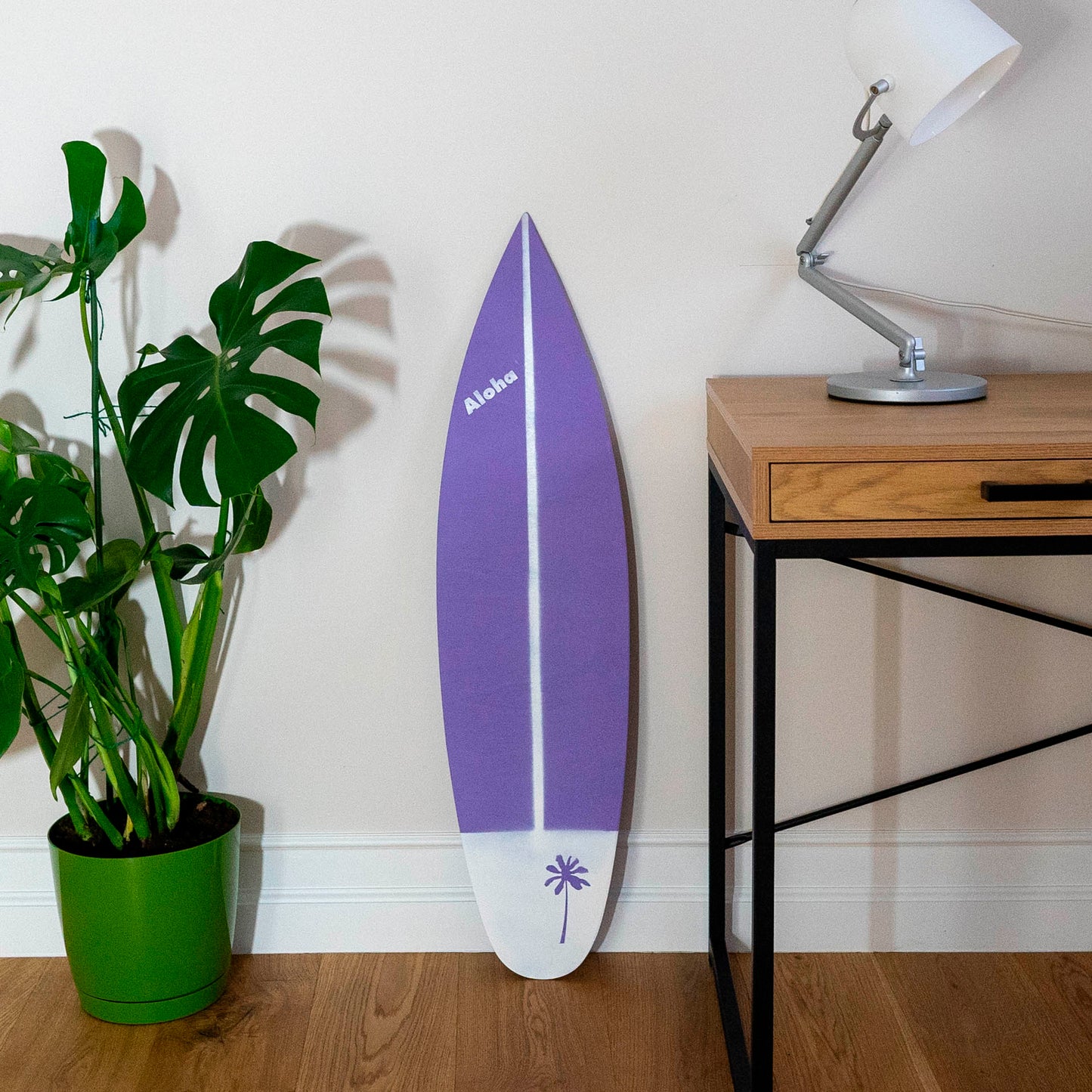 Planche de surf décorative violette en bois