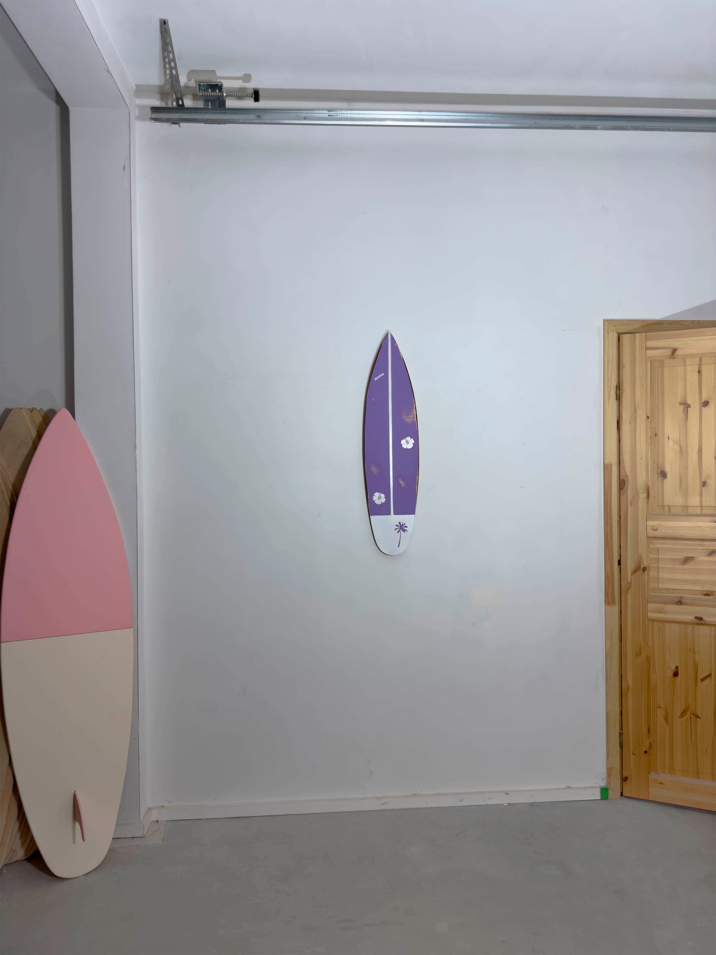 Planche de surf décorative violette en bois