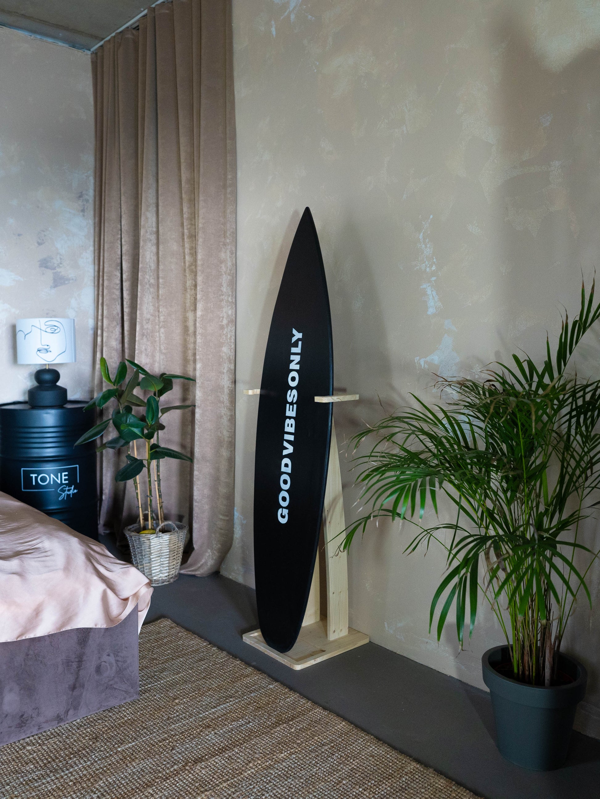 black custom decorative surfboard stand