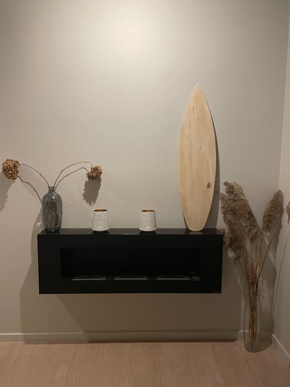 DIY delight: Unpainted wooden surfboard for personalized decor