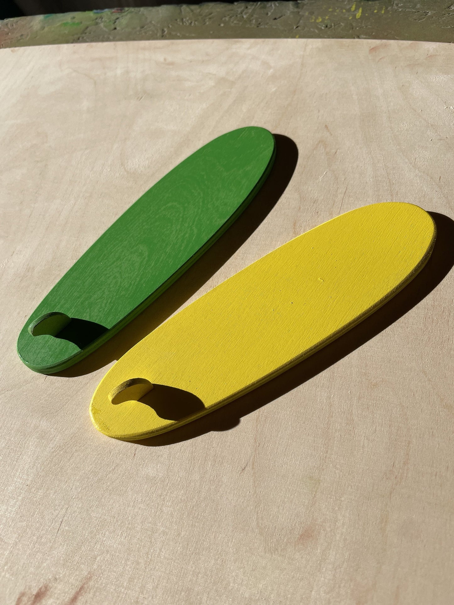 Set of two decorative surfboards in green and yellow