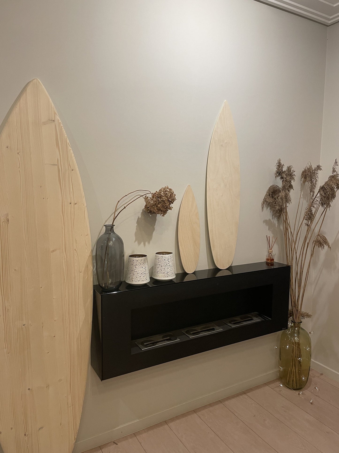 Craft your style: Blank unpainted surfboard for personalized decor