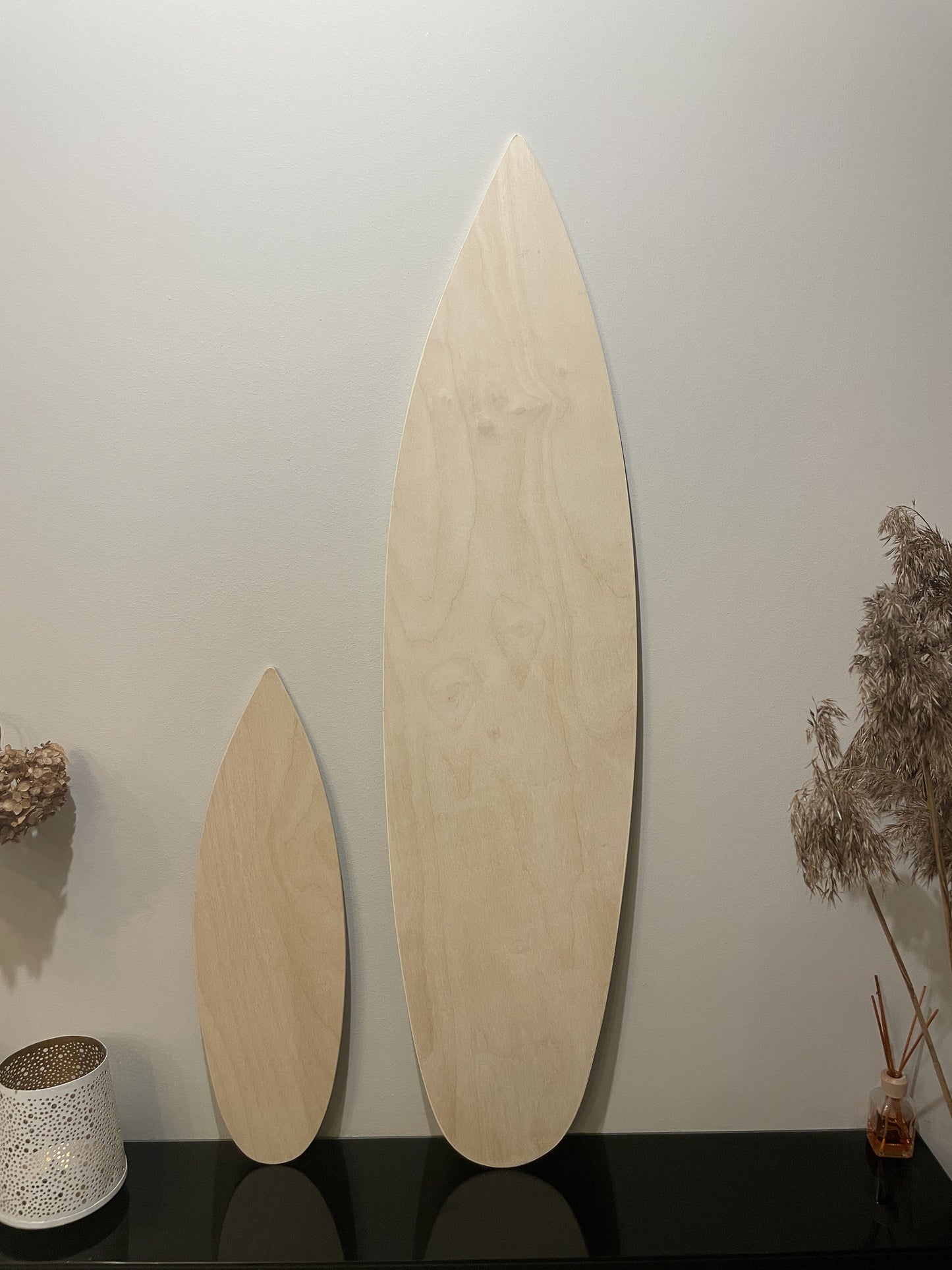 DIY delight: Unpainted wooden decorative surfboard, a creative canvas