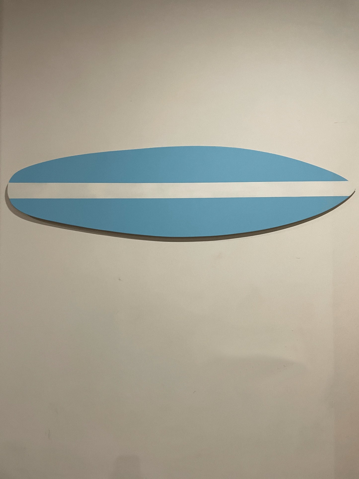 Soft and stylish: Baby blue surfboard for coastal-inspired decor