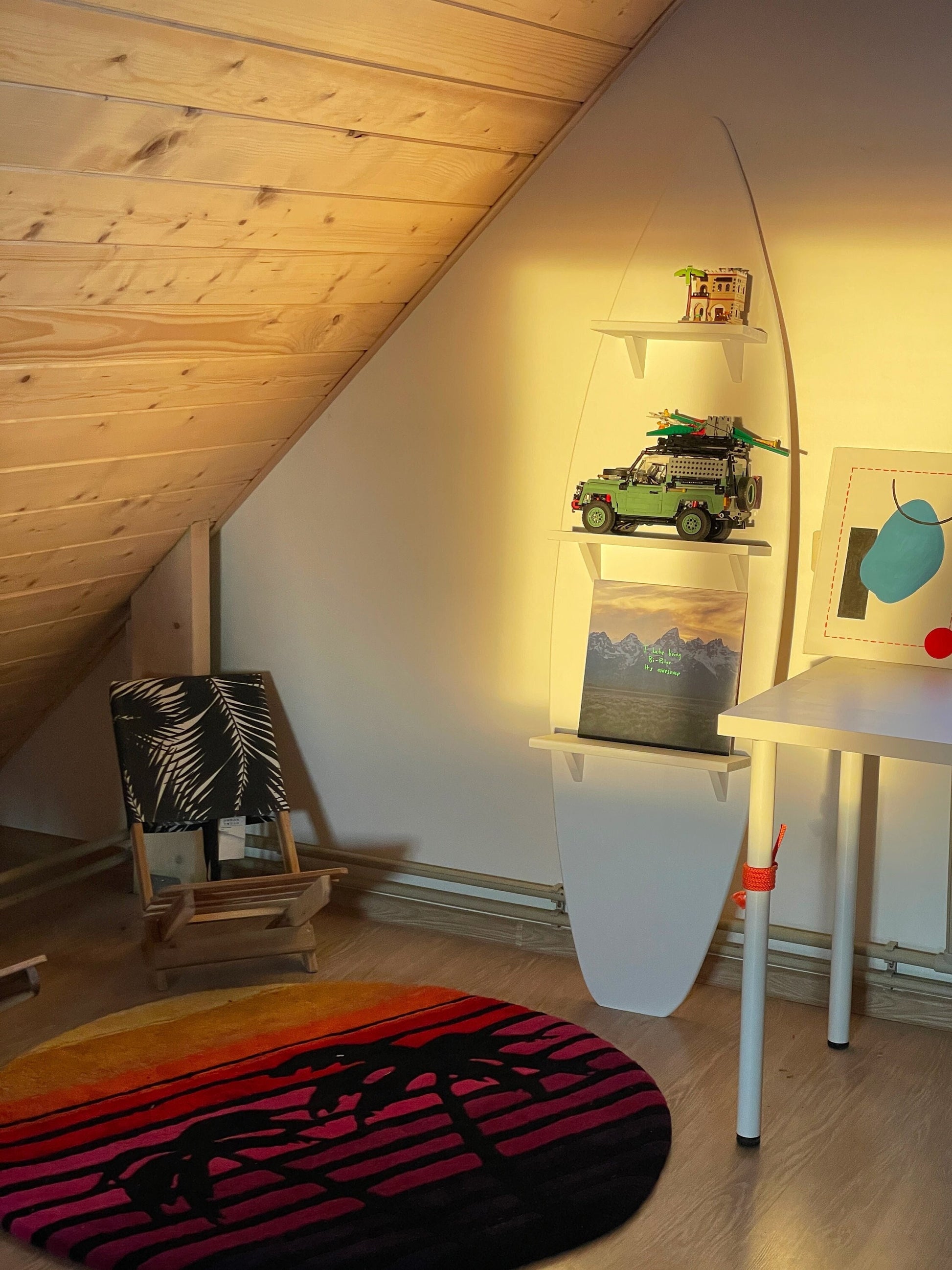 Coastal shelf with surfboard design, 3 shelves for stylish storage.