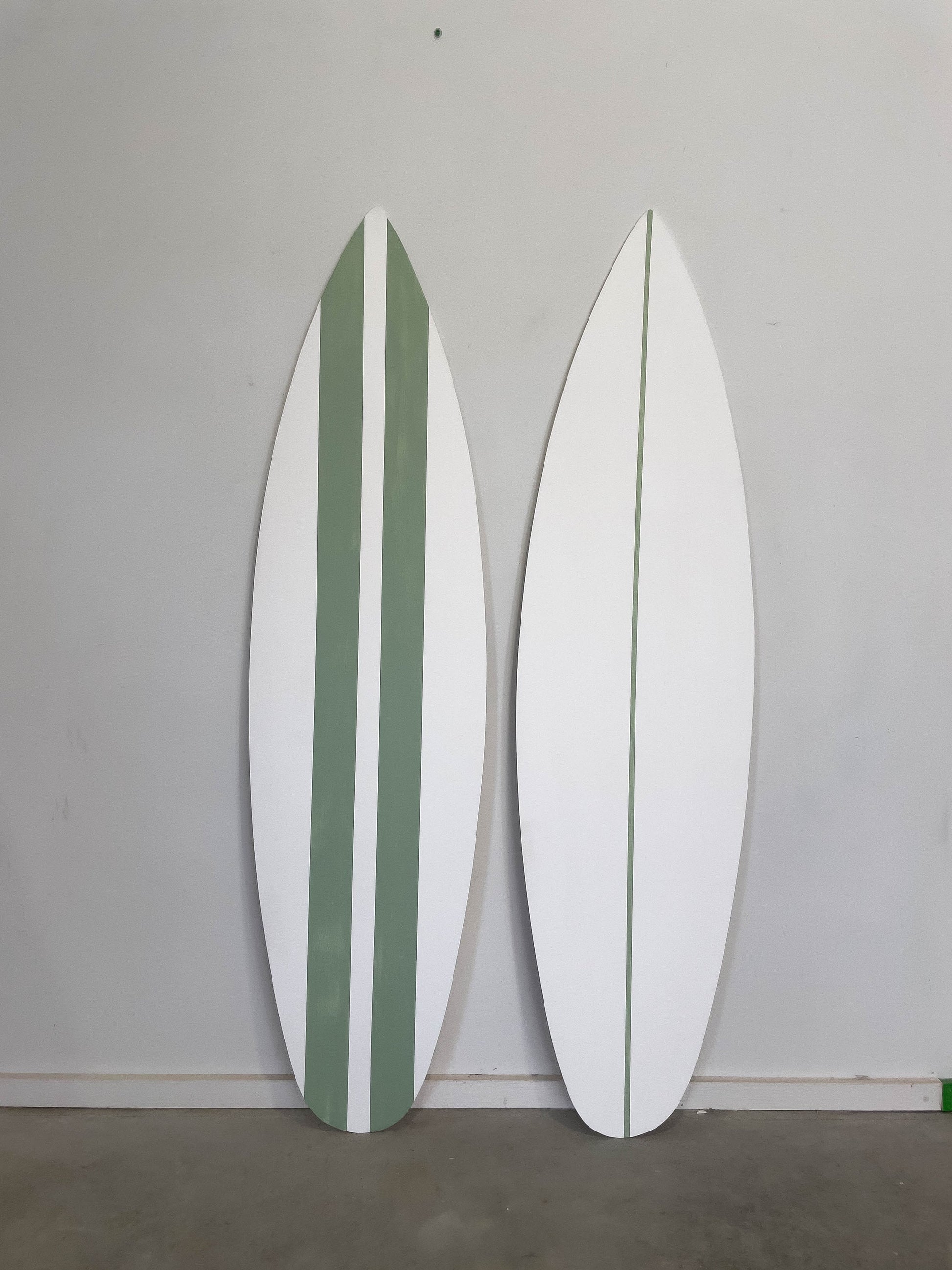 Elevate with style: White mint surfboards for a sophisticated touch