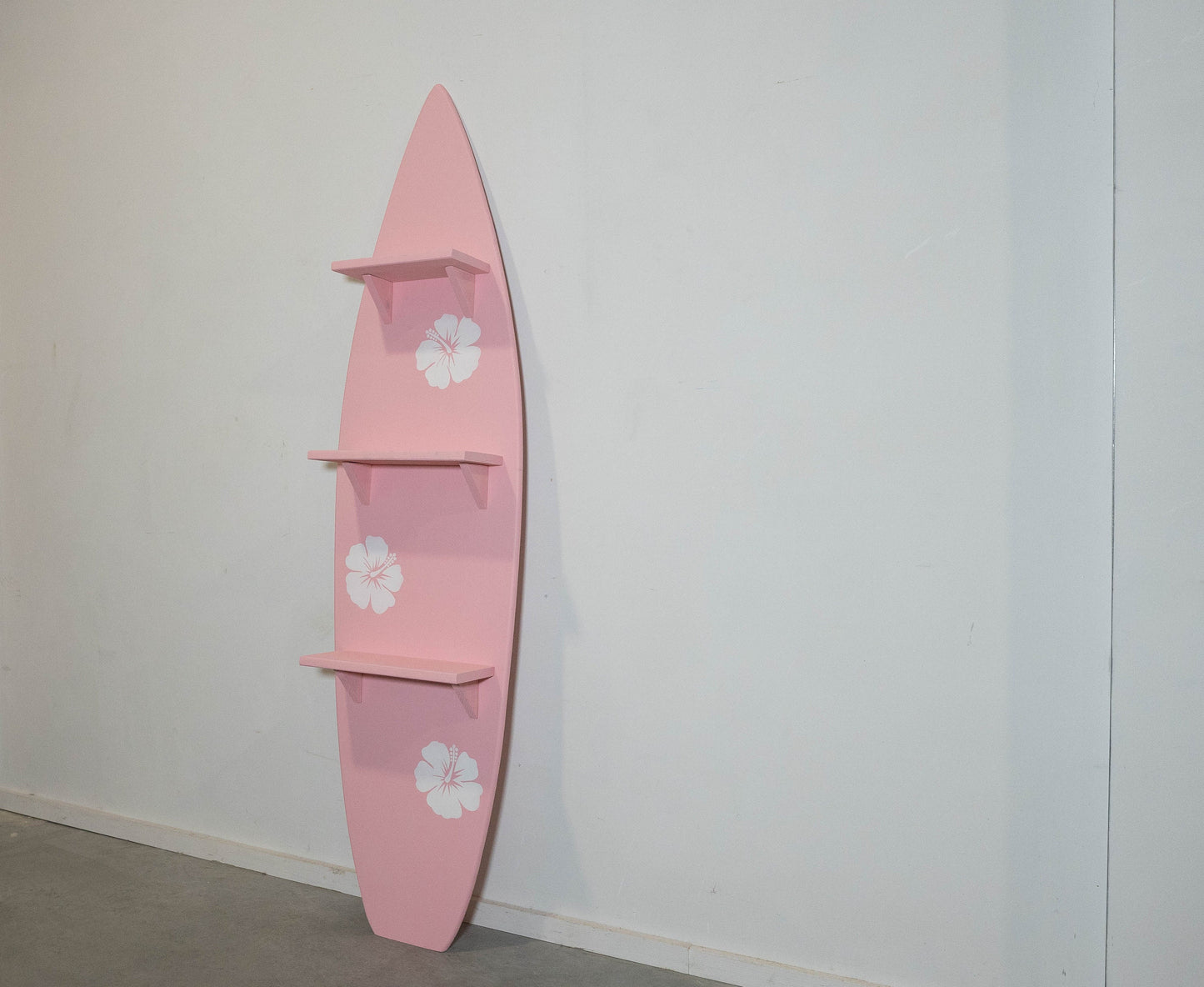 Coastal charm: 3-tier surfboard shelf for trendy storage.